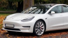 Tesla Model 3 износва гумите най-бързо