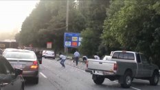 Инкасо камион разпиля пари на магистрала