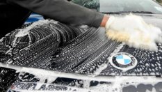 Защо да миете колата си с кофа е лоша идея?