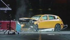 Как се разбива електрическият кросоувър на Mercedes (ВИДЕО)