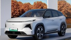  Geely представи хибрид с 1370 км пробег