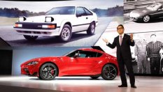 Инвеститори в Toyota критикуват шефа заради електромобилите