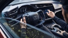 Lexus се отказа от нестандартния волан