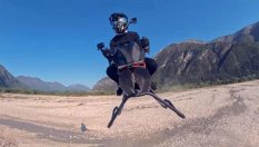 Мотоциклет лети като спийдър от "Междузвездни войни"