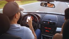 Нова камера засича и телефон в ръцете на шофьора