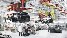 Кибератака спря производството и продажбите на JLR 