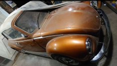 Прекарал 44 години в гараж VW Beetle отива на търг