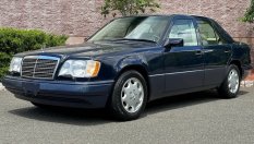 Стар дизелов Mercedes W124 беше продаден по-скъпо от нова E-Class