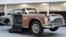 Aston Martin вече произвежда DB5 в стил "Джеймс Бонд" (ВИДЕО)
