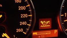 Кога може да се кара със светнала лампа на маслото?