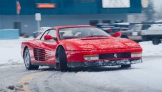 Вижте как се държи Ferrari Testarossa на сняг