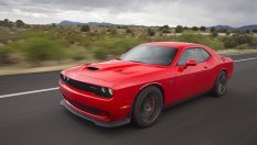 Как изглеждат 270 км/ч зад волана на Dodge Challenger SRT