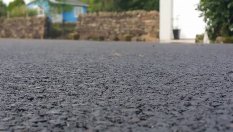 Англичани сменят асфалта с пластмаса