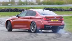 Колко по-бързо е BMW M5 с 4х4 отколкото само със задно?