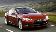 Tesla таксува клиент с 22 000 долара за наводнена батерия