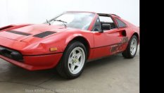 Мъж си купи къща на сляпо, откри в нея Ferrari