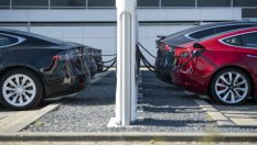 Tesla e спечелила над 9 милиарда долара от... преките си конкуренти