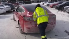 Бруталните студове в Чикаго блокираха много електромобили