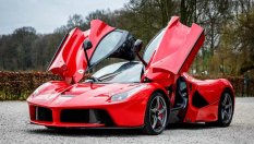 Хамилтън се появи с LaFerrari на рожден ден