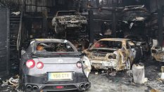 Пожар унищожи супер автомобили в Англия
