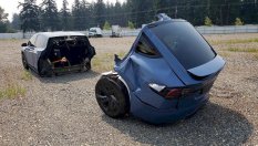Разцепена на две Tesla Model X е изложена на търг