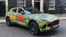 Тереза Мей първа видя кросоувъра на Aston Martin