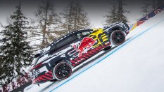 Audi e-tron изкачи най-трудната ски-писта в света (ВИДЕО)