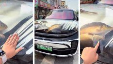 Пълно куку: Китаец превърна капака на колата си в аквариум