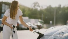 Как влияе топлото време на електромобилите?