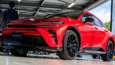 Toyota представи и спортен Crown