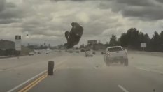 Удар в паднало колело вдигна Kia Soul във въздуха