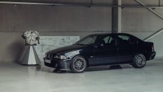 Единственото BMW M5 с W10 излиза на търг