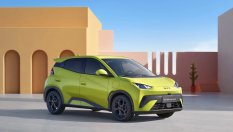 Китайската "чайка" за 10 000 долара се превърна в 2,5 пъти по-скъп "делфин" в Европа