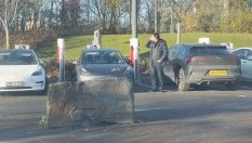 Отварянето на зарядните на Tesla причини хаос по станциите
