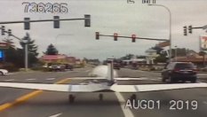 Когато самолет ви засече на магистралата