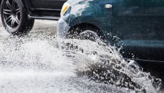 Опасен ли е круиз-контролът по време на дъжд