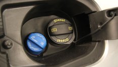 Липса на добавка за двигател парализира цяла държава