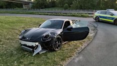 Мистериозен шофьор заряза ново Porsche 911 GT3 след катастрофа