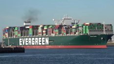 Заседнал кораб вдигна цената на петрола по света