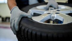 Защо воланът трепери дори след перфектен баланс на гумите