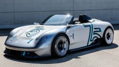Porsche почете първия си модел с уникална едноместна кола
