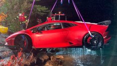 Шофьор обърка педалите и удави Lamborghini в езеро
