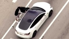 Въоръжен крадец отмъкна Tesla при гонка с полицията