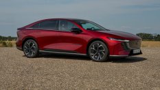 Новата Mazda 6e: Изненадващо луксозна, неочаквано евтина