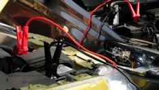 Защо собственици на автомобили третират акумулатора с антикорозионни средства