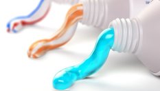 Защо през пролетта и лятото ви е нужна паста за зъби в колата