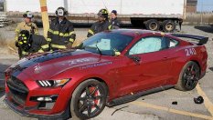 Пожарникари унищожиха Mustang GT500 на тренировка 