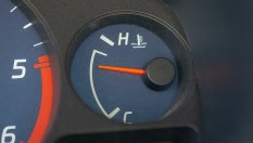 Летни заболявания: защо двигателят прегрява на празен ход