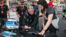 Класика: Джон Сноу показва на Хакинен как се язди дракон (ВИДЕО)