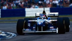 Болид с 3 победи във Формула 1 се продава на търг